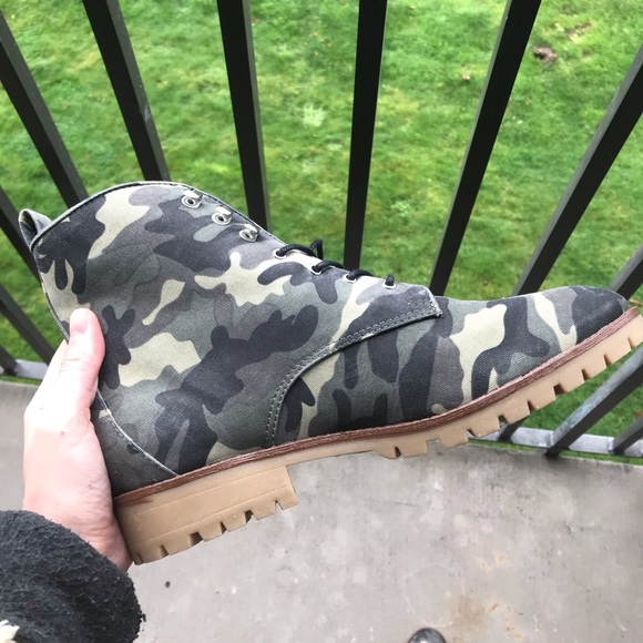 Qupid Shoes - canvas camo combat boots